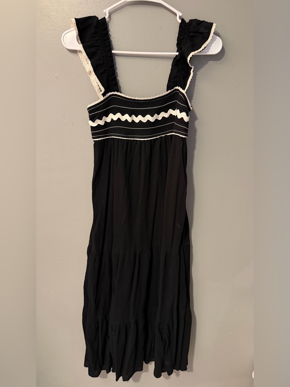 Rewind Black Top with White Trim